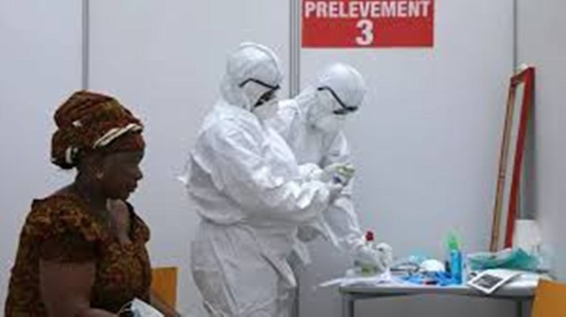 Côte d'Ivoire: des usagers du transport aérien bloqués faute de résultats aux tests Covid Côte d'Ivoire: des usagers du transport aérien bloqués faute de résultats aux tests Covid