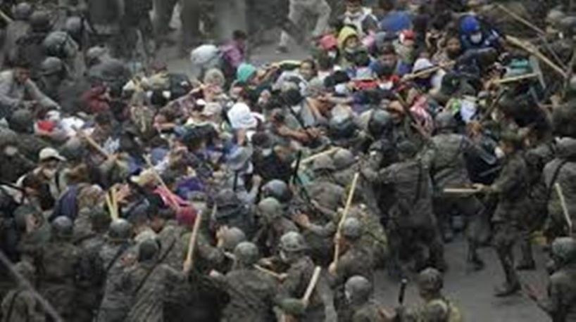 Guatemala: la caravane de migrants venus du Honduras violemment réprimée Guatemala: la caravane de migrants venus du Honduras violemment réprimée