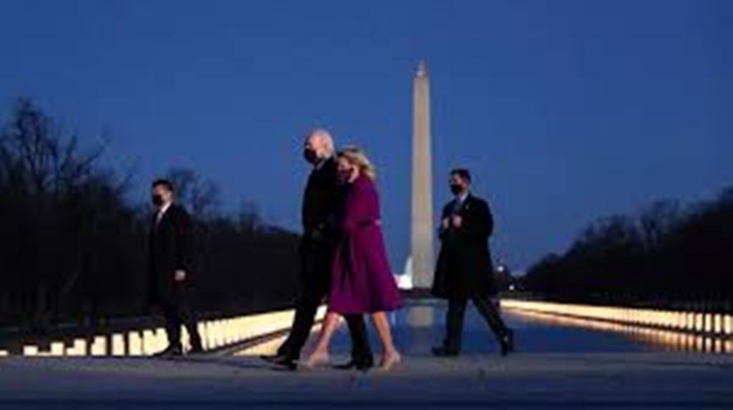 Joe Biden et Kamala Harris rendent hommage aux 400 000 morts du Covid-19