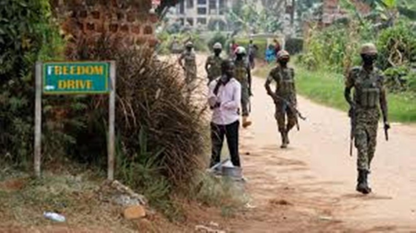 Ouganda: l’ambassadrice américaine empêchée de se rendre chez l’opposant Bobi Wine Ouganda: l’ambassadrice américaine empêchée de se rendre chez l’opposant Bobi Wine