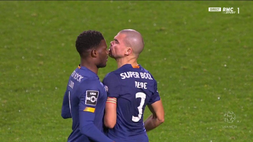 FC Porto: Loum Ndiaye et son coéquipier Pepe s'embrouillent violemment après le match FC Porto: Loum Ndiaye et son coéquipier Pepe s'embrouillent violemment après le match