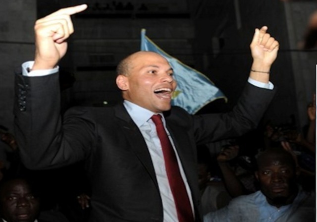 Election de son père en 2000 : Karim affirme avoir participé financièrement