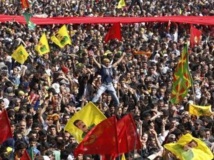 Des centaines de milliers de personnes étaient rassemblées à Diyarbakir, dans sud-est de la Turquie, pour écouter l’annonce du chef du PKK, le 21 mars 2013.