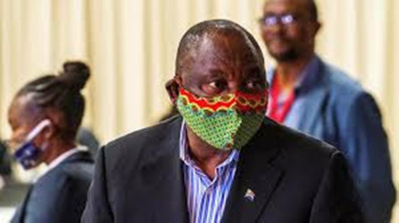 Le président sud-africain fustige les pays riches qui accaparent les vaccins anti-Covid Le président sud-africain fustige les pays riches qui accaparent les vaccins anti-Covid