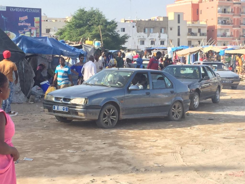 Transport public à Dakar: quand les "taxis clandos" imposent leur loi