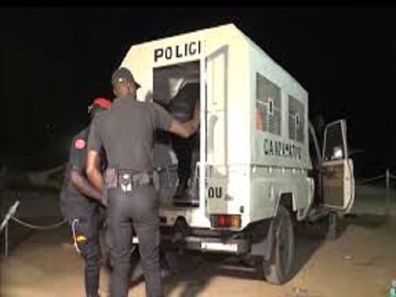 Couvre-feu un mécanicien vole la carte professionnelle d’un policier pour circuler 