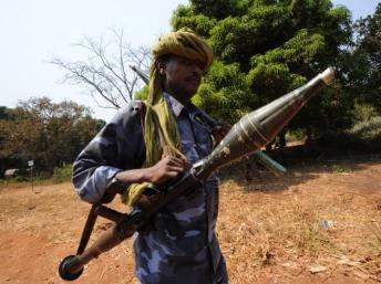 Combattant de la Seleka à Damara, le 10 janvier 2013. AFP PHOTO/ SIA KAMBOU