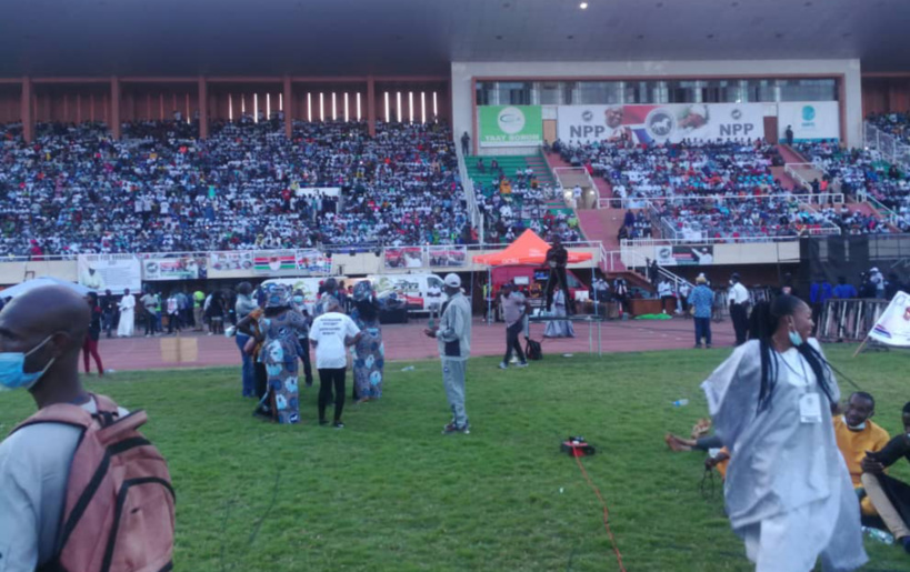 Gambie: malgré le spectre de la 2e vague et la présence du variant britannique, Barrow s’offre un meeting d’investiture avec un stade archi rempli Gambie: malgré le spectre de la 2e vague et la présence du variant britannique, Barrow s’offre un meeting d’investiture avec un stade archi rempli