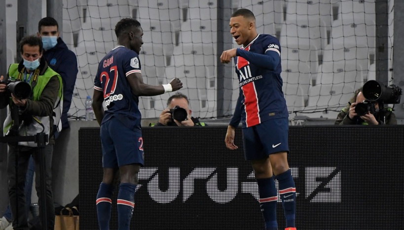 Mbappé, célébration de son but avec Gana Gueye et le Ataya
