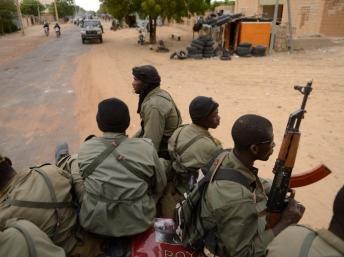 Près de 2700 soldats maliens vont être formés par la Mission de l'UE d'ici début 2014. AFP PHOTO ERIC FEFERBERG