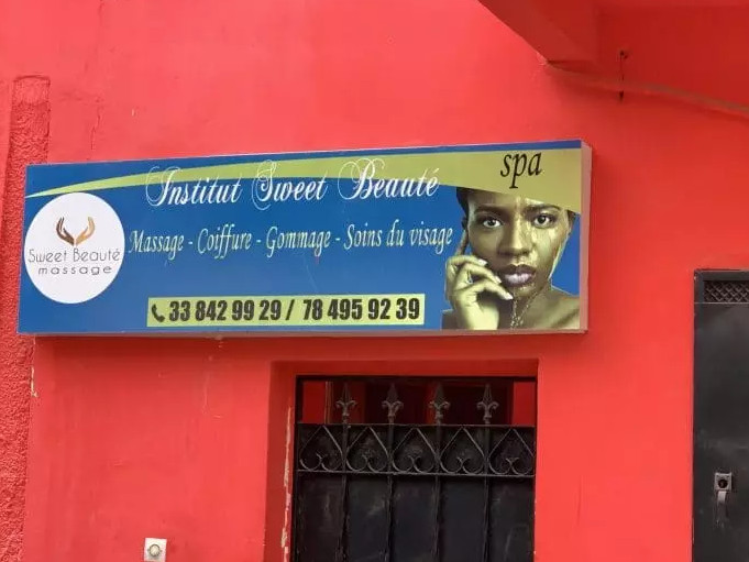 "Adji Sarr meurtrie et traumatisée d'avoir été présentée comme une femme de mœurs légères" (proche)