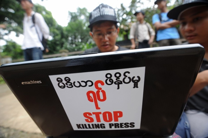 Birmanie : cinq journalistes arrêtés après des tirs des soldats sur les manifestants