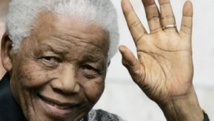Nelson Mandela rentre chez lui après 10 jours d’hospitalisation