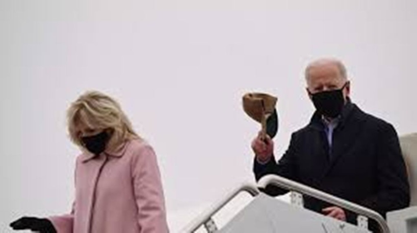 Un mois après son investiture, Joe Biden effectue son premier déplacement officiel Un mois après son investiture, Joe Biden effectue son premier déplacement officiel