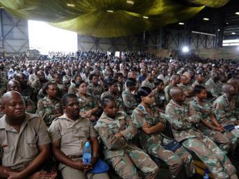 2 avril 2013, à Pretoria : Service en mémoire des soldats sud-africains tués le 23 mars 2013 en centrafrique AFP PHOTO / STEPHANE DE SAKUTIN