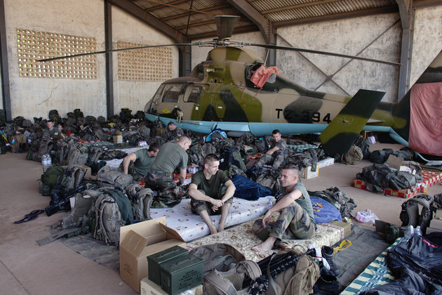 Premier retrait de militaires français du Mali