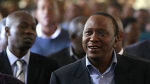 Uhuru Kenyatta, président et inculpé de crimes contre l'humanité