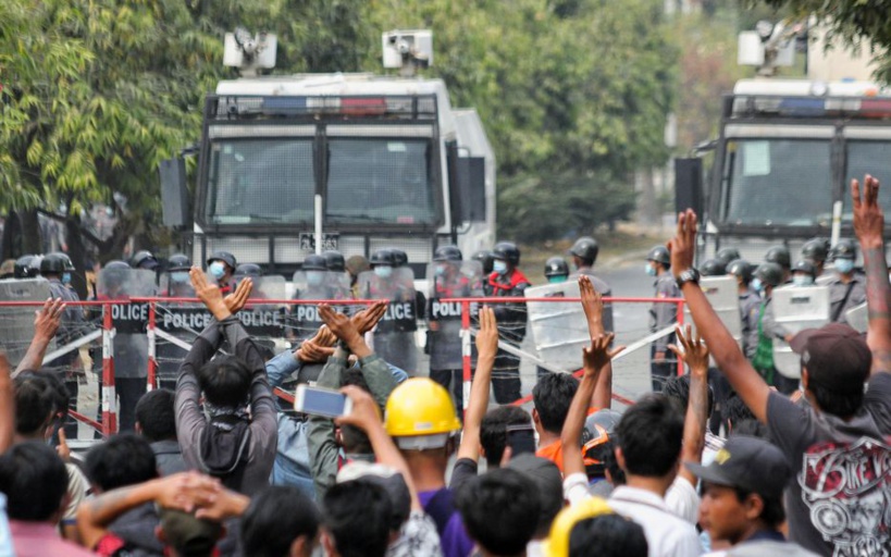 Birmanie: deux manifestants tués par des tirs de la police Birmanie: deux manifestants tués par des tirs de la police