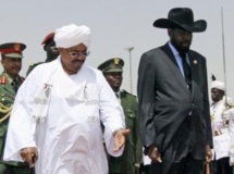 Le président soudanais Omar el-Béchir (G) avait accueilli son homologue du Soudan du Sud Salva Kiir à Khartoum, en octobre 2011. Reuters/ Mohamed Nureldin Abdallah