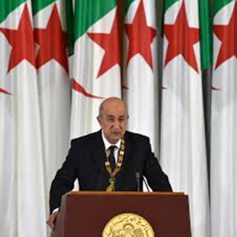 Algérie: le président dissout l'Assemblée et remanie son gouvernement à la marge