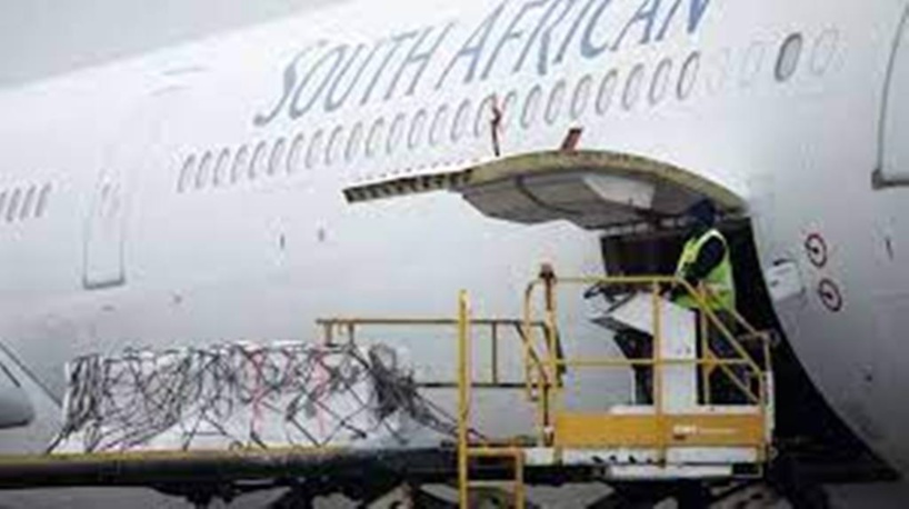 Covid-19: l'Afrique du Sud reçoit une seconde livraison de vaccins Johnson & Johnson Covid-19: l'Afrique du Sud reçoit une seconde livraison de vaccins Johnson & Johnson