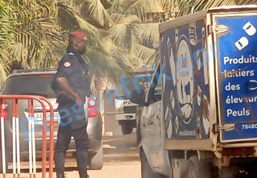 Le domicile de Ousmane Sonko toujours sous surveillance policière Le domicile de Ousmane Sonko toujours sous surveillance policière