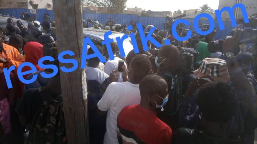 Convoi de Ousmane Sonko : la foule dispersée par des grenades lacrymogènes vers Mermoz