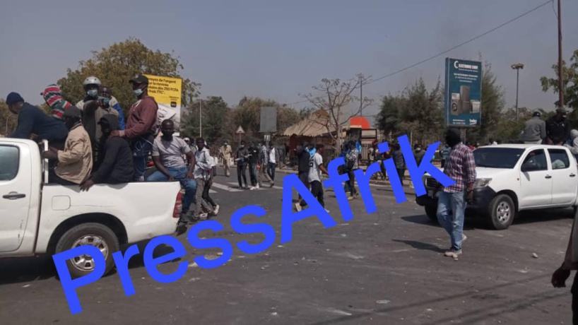Arrestation d'Ousmane Sonko: Les images d'une guérilla qui paralyse Dakar (reportage photos) Arrestation d'Ousmane Sonko: Les images d'une guérilla qui paralyse Dakar (reportage photos)