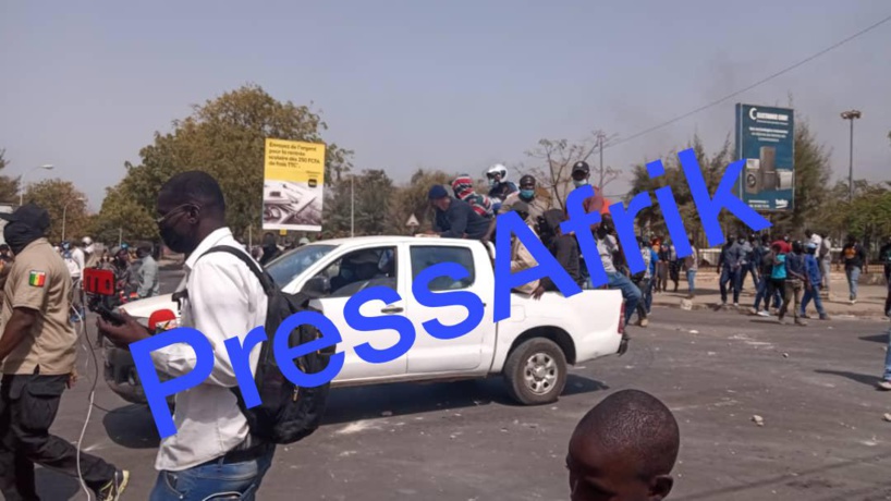 Arrestation d'Ousmane Sonko: Les images d'une guérilla qui paralyse Dakar (reportage photos) Arrestation d'Ousmane Sonko: Les images d'une guérilla qui paralyse Dakar (reportage photos)