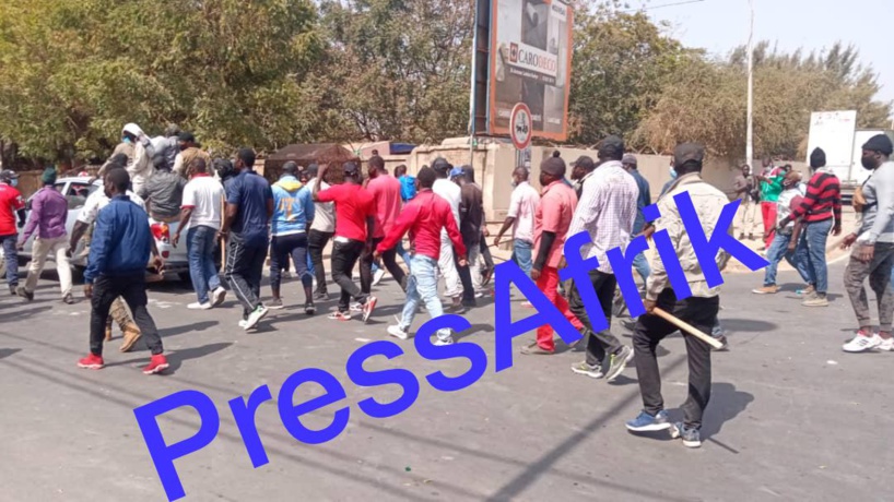 Arrestation d'Ousmane Sonko: Les images d'une guérilla qui paralyse Dakar (reportage photos) Arrestation d'Ousmane Sonko: Les images d'une guérilla qui paralyse Dakar (reportage photos)