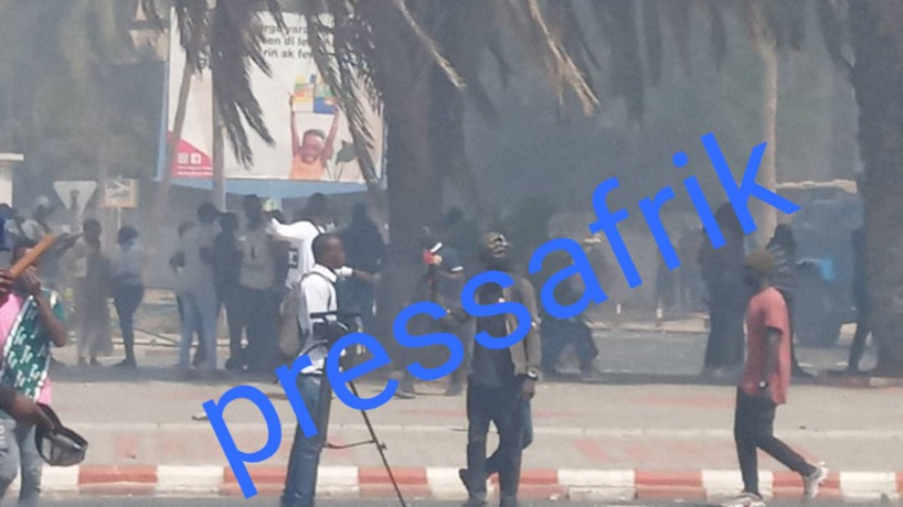 Arrestation d'Ousmane Sonko: Les images d'une guérilla qui paralyse Dakar (reportage photos) Arrestation d'Ousmane Sonko: Les images d'une guérilla qui paralyse Dakar (reportage photos)