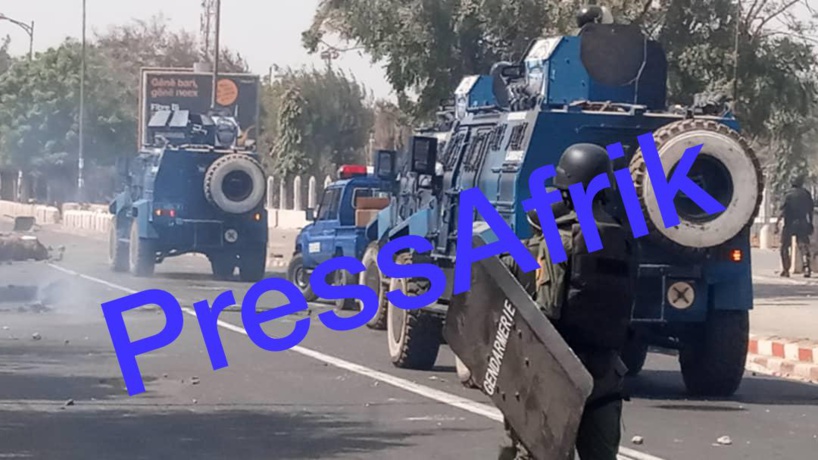 Arrestation d'Ousmane Sonko: Les images d'une guérilla qui paralyse Dakar (reportage photos) Arrestation d'Ousmane Sonko: Les images d'une guérilla qui paralyse Dakar (reportage photos)