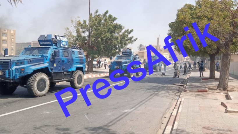 Arrestation d'Ousmane Sonko: Les images d'une guérilla qui paralyse Dakar (reportage photos) Arrestation d'Ousmane Sonko: Les images d'une guérilla qui paralyse Dakar (reportage photos)