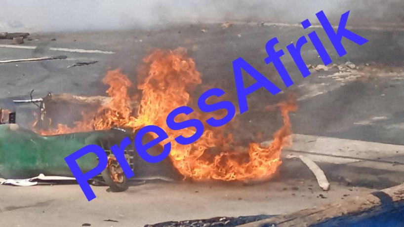 Arrestation d'Ousmane Sonko: Les images d'une guérilla qui paralyse Dakar (reportage photos) Arrestation d'Ousmane Sonko: Les images d'une guérilla qui paralyse Dakar (reportage photos)