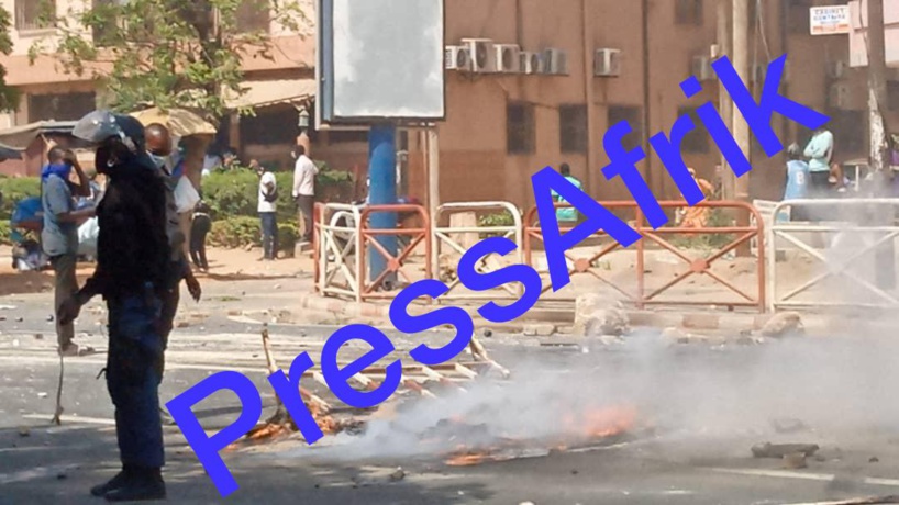 Arrestation d'Ousmane Sonko: Les images d'une guérilla qui paralyse Dakar (reportage photos) Arrestation d'Ousmane Sonko: Les images d'une guérilla qui paralyse Dakar (reportage photos)