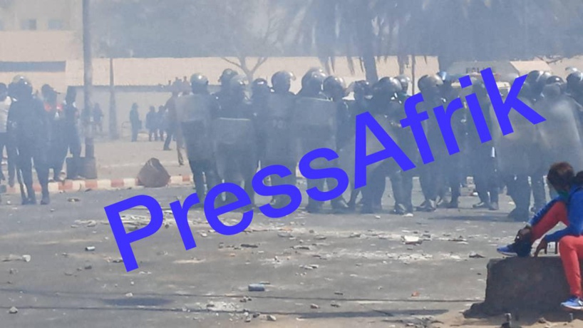 Arrestation d'Ousmane Sonko: Les images d'une guérilla qui paralyse Dakar (reportage photos) Arrestation d'Ousmane Sonko: Les images d'une guérilla qui paralyse Dakar (reportage photos)