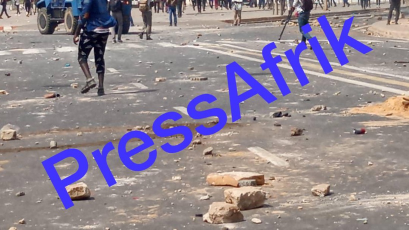 Arrestation d'Ousmane Sonko: Les images d'une guérilla qui paralyse Dakar (reportage photos) Arrestation d'Ousmane Sonko: Les images d'une guérilla qui paralyse Dakar (reportage photos)