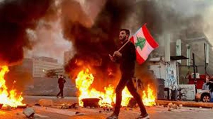 Liban: le prix du carburant flambe et attise la colère populaire