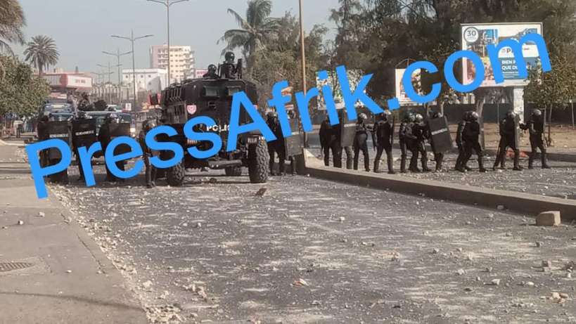 Affrontement à l'Ucad: le Groupement mobile d'intervention vient en renfort aux policiers Affrontement à l'Ucad: le Groupement mobile d'intervention vient en renfort aux policiers