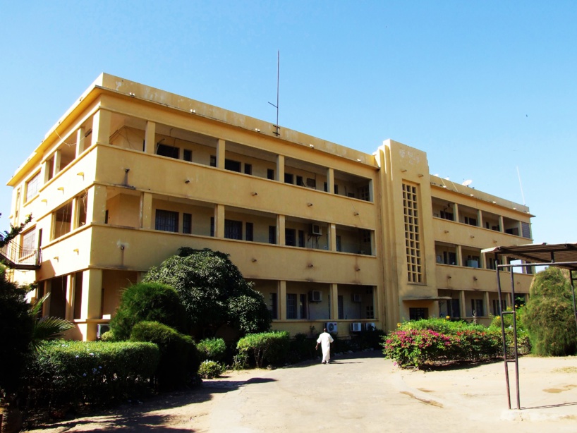 Après Rfm, les locaux du journal Le Soleil et Dakaractu attaqués par des individus non-identifiés Après Rfm, les locaux du journal Le Soleil et Dakaractu attaqués par des individus non-identifiés