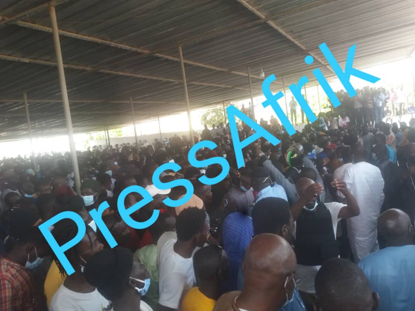 Inhumation de Thione Seck : le cimetière de Yoff refuse du monde Inhumation de Thione Seck : le cimetière de Yoff refuse du monde