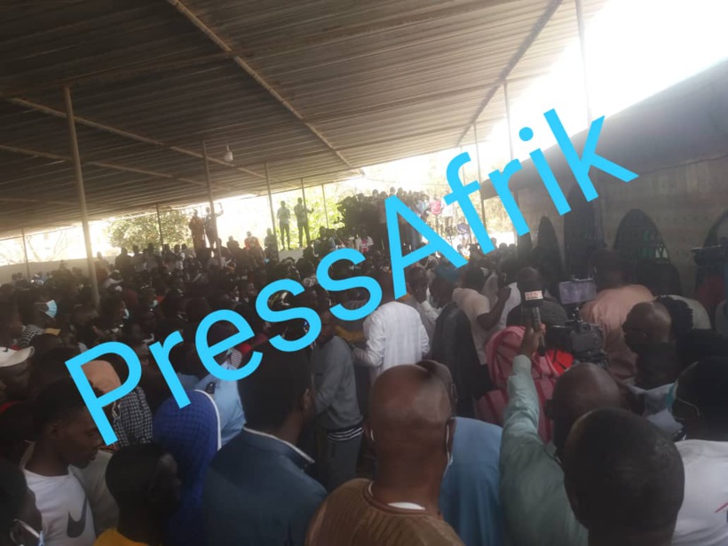 Inhumation de Thione Seck : le cimetière de Yoff refuse du monde Inhumation de Thione Seck : le cimetière de Yoff refuse du monde