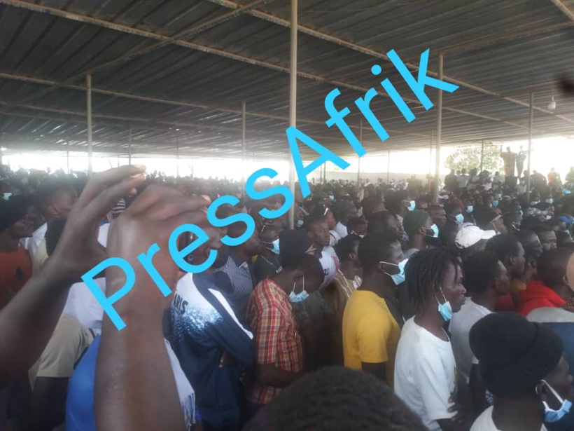 Inhumation de Thione Seck : le cimetière de Yoff refuse du monde Inhumation de Thione Seck : le cimetière de Yoff refuse du monde