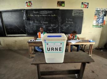 Dans la commune d'Abobo, à Abidjan, un bureau de vote le 21 avril 2013.