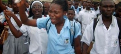 Gabon ; une décision gouvernementale interdit à 2500 élèves de passer l’examen du baccalauréat pour fraude sur leurs bulletins de notes et leurs âges.