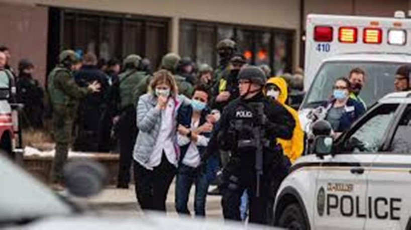 États-Unis : une fusillade dans un supermarché du Colorado fait 10 morts États-Unis : une fusillade dans un supermarché du Colorado fait 10 morts