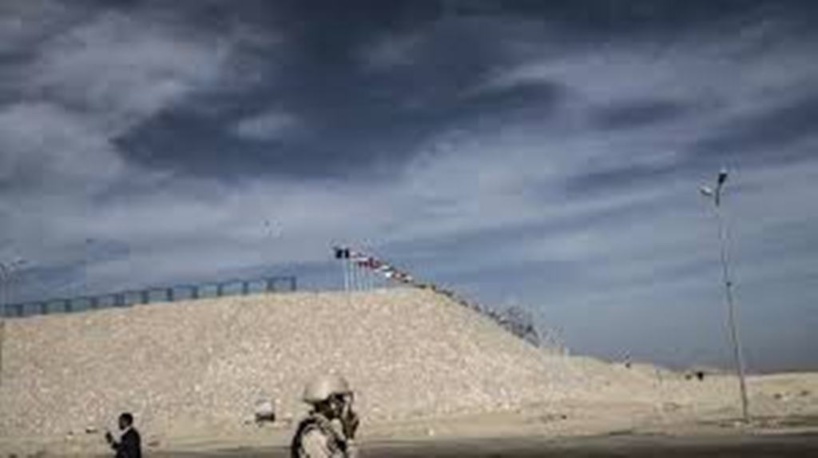 Égypte : le trafic du canal de Suez bloqué par un porte-conteneurs géant