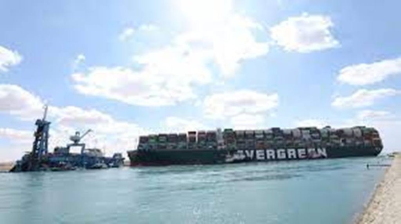 Porte-conteneurs échoué au milieu du canal de Suez: le propriétaire japonais se veut optimiste