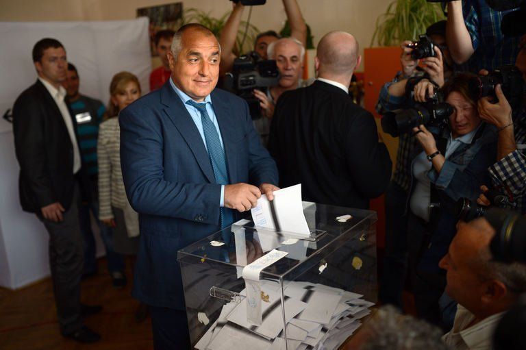 Législatives en Bulgarie : le parti conservateur GERB en tête, il obtiendrait 97 sièges de députés sur 240 (sondages sortie des urnes)