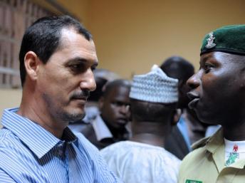 L'Iranien Azim Aghajani lors de son procès devant la Haute cour fédérale à Lagos, le 13 mai 2013. AFPPHOTO/PIUS UTOMI EKPEI